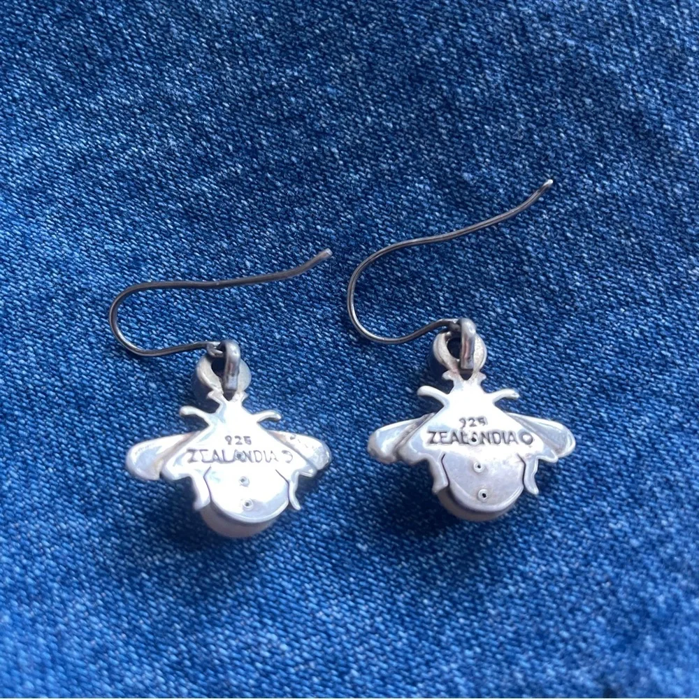 Zealandia's award winning silver bee 925 earrings - Picture 5 of 5